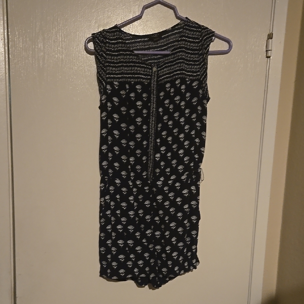 Black and White Sleeveless Midi Sundress